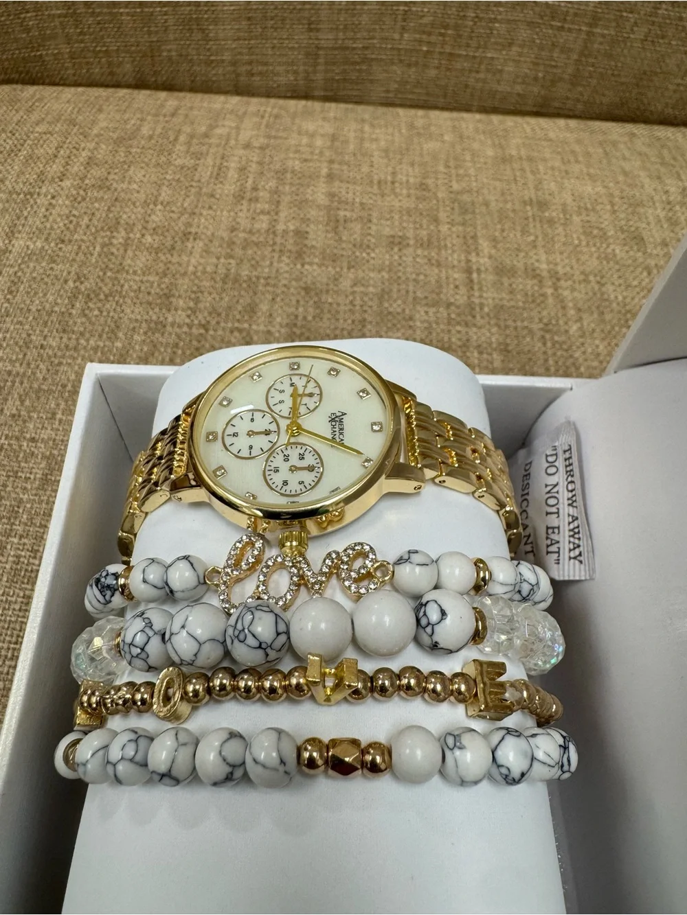 American Exchange Women’s Quartz Analog Gold Tone White Dial Bracelet Watch Box